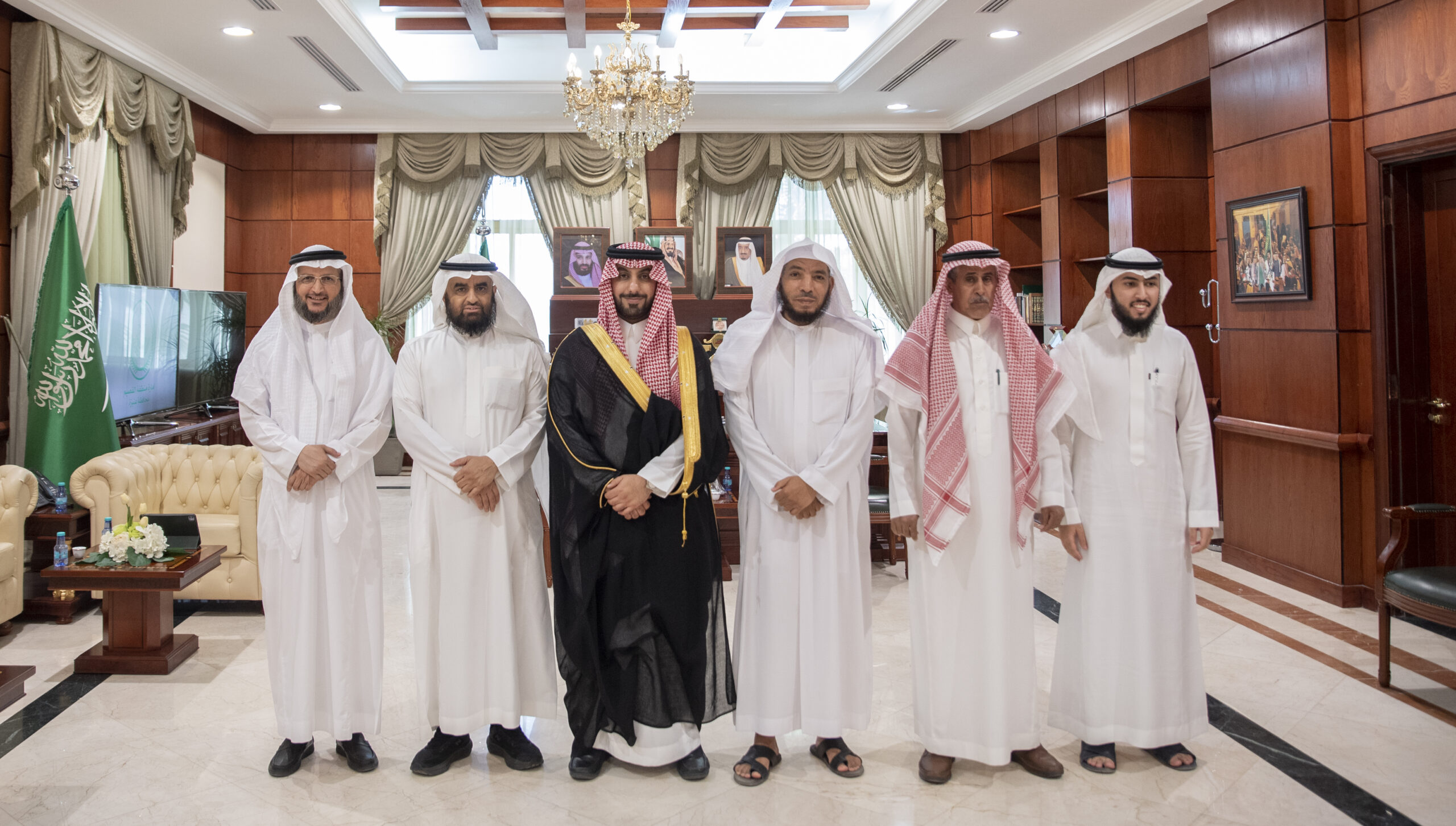 نخدم المجتمع بكل إخلاص وتفانٍ